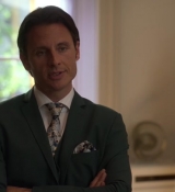 Emily_in_Paris_S02E02_WEBRip_x264-ION10_1277.jpg