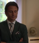 Emily_in_Paris_S02E02_WEBRip_x264-ION10_1289.jpg