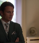 Emily_in_Paris_S02E02_WEBRip_x264-ION10_1290.jpg