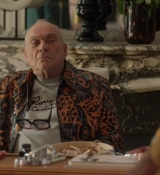Emily_in_Paris_S02E02_WEBRip_x264-ION10_1319.jpg