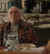 Emily_in_Paris_S02E02_WEBRip_x264-ION10_1320.jpg