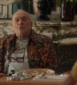 Emily_in_Paris_S02E02_WEBRip_x264-ION10_1331.jpg