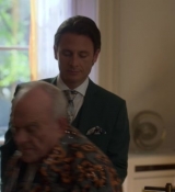 Emily_in_Paris_S02E02_WEBRip_x264-ION10_1341.jpg