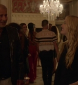 Emily_in_Paris_S02E02_WEBRip_x264-ION10_1381.jpg
