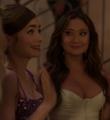 Emily_in_Paris_S02E02_WEBRip_x264-ION10_1385.jpg