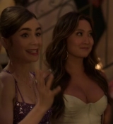Emily_in_Paris_S02E02_WEBRip_x264-ION10_1386.jpg
