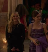 Emily_in_Paris_S02E02_WEBRip_x264-ION10_1396.jpg