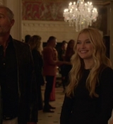 Emily_in_Paris_S02E02_WEBRip_x264-ION10_1398.jpg