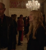 Emily_in_Paris_S02E02_WEBRip_x264-ION10_1399.jpg