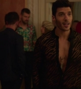 Emily_in_Paris_S02E02_WEBRip_x264-ION10_1403.jpg