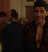 Emily_in_Paris_S02E02_WEBRip_x264-ION10_1408.jpg