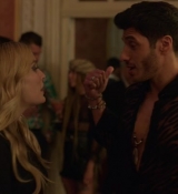 Emily_in_Paris_S02E02_WEBRip_x264-ION10_1420.jpg