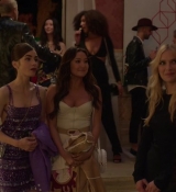 Emily_in_Paris_S02E02_WEBRip_x264-ION10_1444.jpg