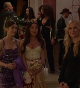 Emily_in_Paris_S02E02_WEBRip_x264-ION10_1446.jpg