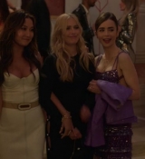 Emily_in_Paris_S02E02_WEBRip_x264-ION10_1460.jpg
