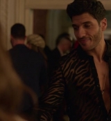 Emily_in_Paris_S02E02_WEBRip_x264-ION10_1486.jpg