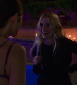 Emily_in_Paris_S02E02_WEBRip_x264-ION10_1729.jpg