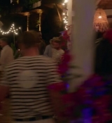 Emily_in_Paris_S02E02_WEBRip_x264-ION10_1786.jpg