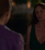 Emily_in_Paris_S02E02_WEBRip_x264-ION10_1966.jpg