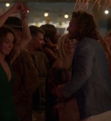 Emily_in_Paris_S02E02_WEBRip_x264-ION10_2032.jpg