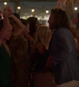 Emily_in_Paris_S02E02_WEBRip_x264-ION10_2033.jpg