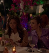 Emily_in_Paris_S02E02_WEBRip_x264-ION10_2044.jpg