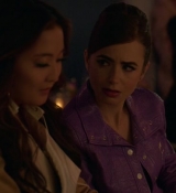 Emily_in_Paris_S02E02_WEBRip_x264-ION10_2078.jpg