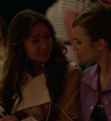 Emily_in_Paris_S02E02_WEBRip_x264-ION10_2088.jpg