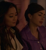 Emily_in_Paris_S02E02_WEBRip_x264-ION10_2149.jpg
