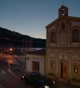Emily_in_Paris_S02E02_WEBRip_x264-ION10_2212.jpg