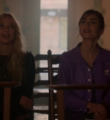 Emily_in_Paris_S02E02_WEBRip_x264-ION10_2265.jpg