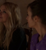 Emily_in_Paris_S02E02_WEBRip_x264-ION10_2287.jpg
