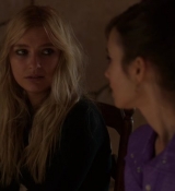 Emily_in_Paris_S02E02_WEBRip_x264-ION10_2339.jpg