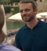 Emily_in_Paris_S02E02_WEBRip_x264-ION10_2393.jpg