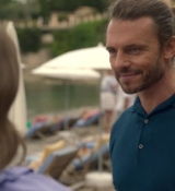 Emily_in_Paris_S02E02_WEBRip_x264-ION10_2394.jpg