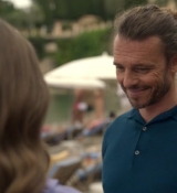Emily_in_Paris_S02E02_WEBRip_x264-ION10_2419.jpg