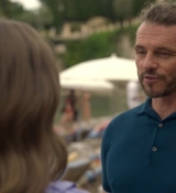 Emily_in_Paris_S02E02_WEBRip_x264-ION10_2432.jpg