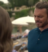 Emily_in_Paris_S02E02_WEBRip_x264-ION10_2459.jpg