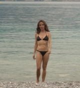 Emily_in_Paris_S02E02_WEBRip_x264-ION10_2510.jpg