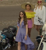 Emily_in_Paris_S02E02_WEBRip_x264-ION10_2628.jpg