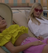 Emily_in_Paris_S02E02_WEBRip_x264-ION10_2686.jpg