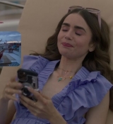 Emily_in_Paris_S02E02_WEBRip_x264-ION10_2738.jpg