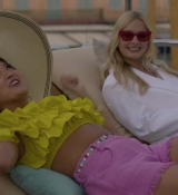 Emily_in_Paris_S02E02_WEBRip_x264-ION10_2747.jpg