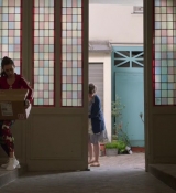 Emily_in_Paris_S02E03_WEBRip_x264-ION10_0042.jpg