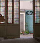 Emily_in_Paris_S02E03_WEBRip_x264-ION10_0047.jpg