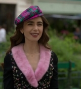 Emily_in_Paris_S02E03_WEBRip_x264-ION10_0134.jpg