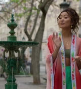 Emily_in_Paris_S02E03_WEBRip_x264-ION10_0135.jpg