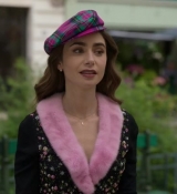 Emily_in_Paris_S02E03_WEBRip_x264-ION10_0142.jpg