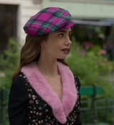 Emily_in_Paris_S02E03_WEBRip_x264-ION10_0144.jpg