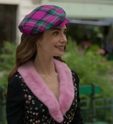 Emily_in_Paris_S02E03_WEBRip_x264-ION10_0149.jpg